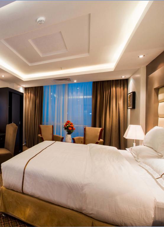Al Yamama Palace Hotel Suites Rijád Pokoj fotografie