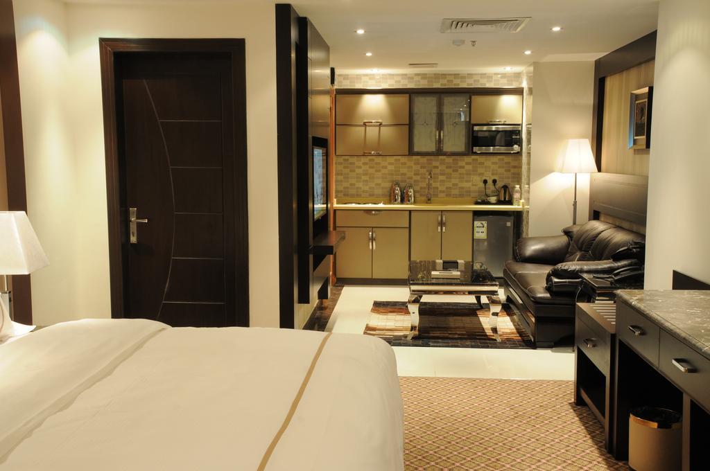 Al Yamama Palace Hotel Suites Rijád Pokoj fotografie